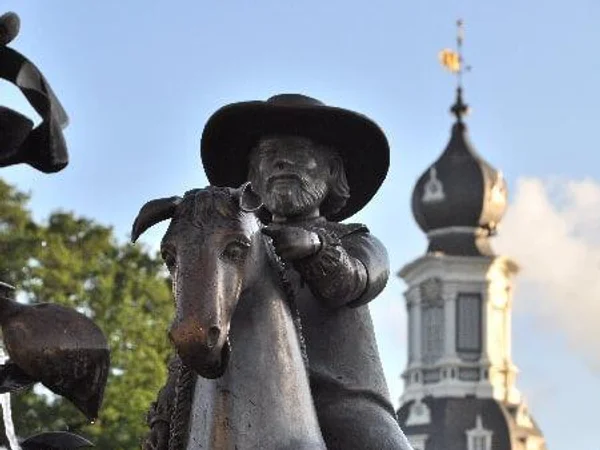 Bild 1: Sagenbrunnen